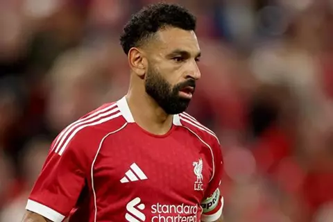  أخبرونا كيف ولماذا مات؟".. محمد صلاح يُعلق على وفاة "بيليه فلسطين"